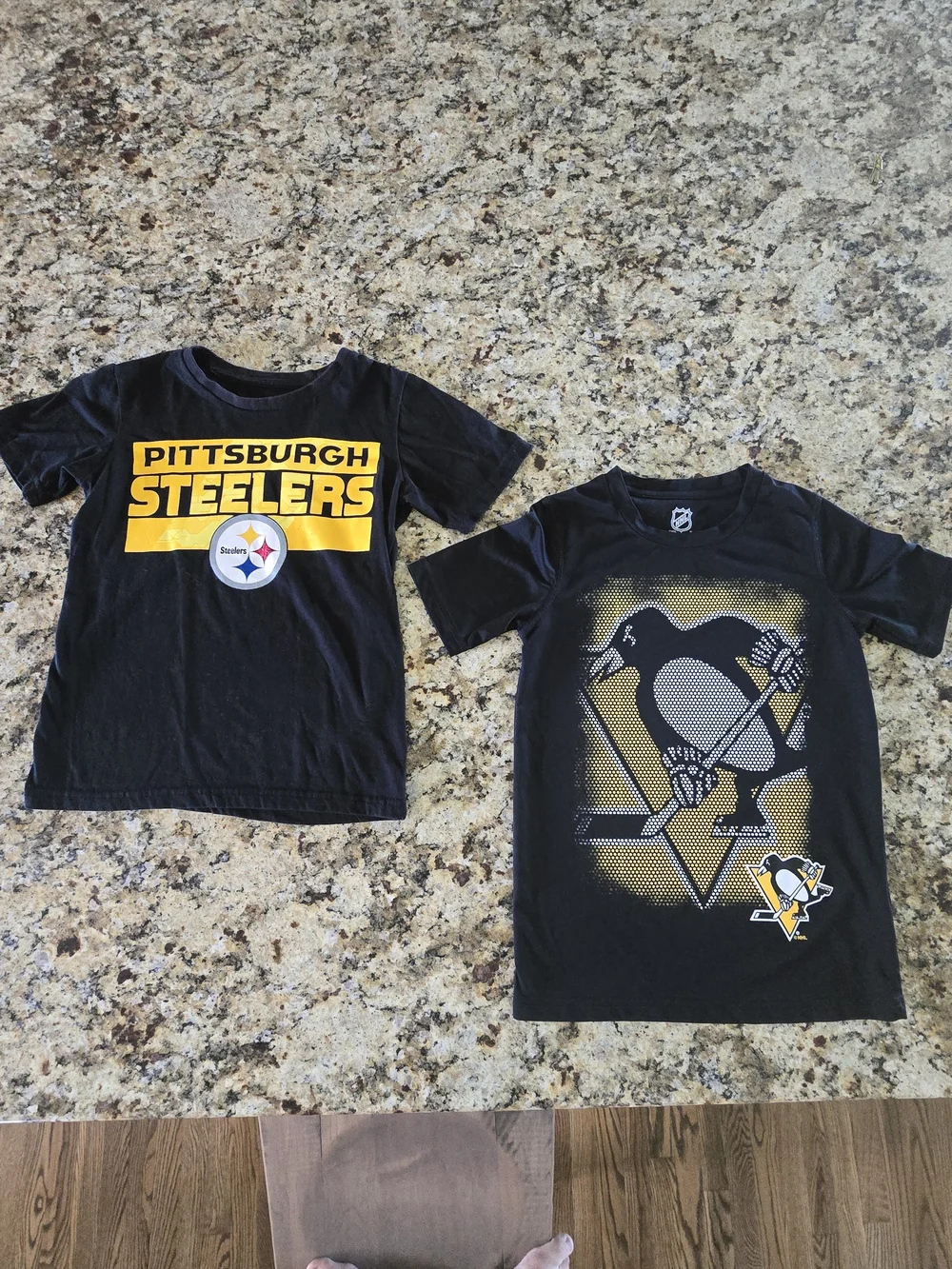 NHL Kids Black Pittsburgh Penguins & NFL Steelers Graphic Tees Size 8